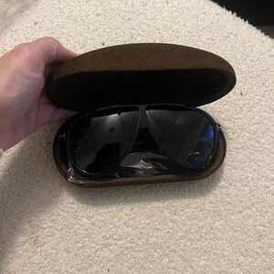 Never worn tom ford sunglasses.